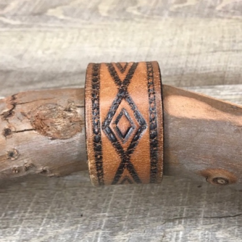 Sold-Vintage top grain leather upcycle cuff - Picture 2 of 3